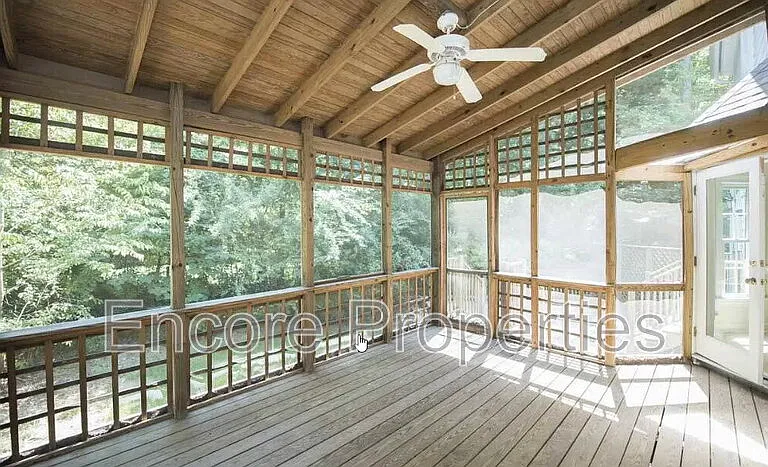 111 Whispering Pines Ct — Photo 17