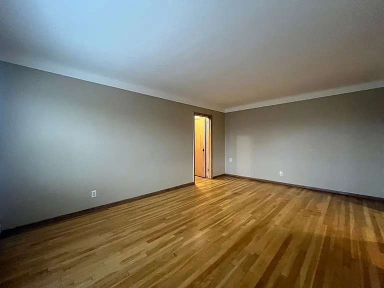 1573 Hartford Ave — Photo 27