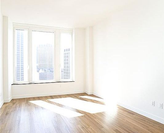 5th image of 15 William St #36C