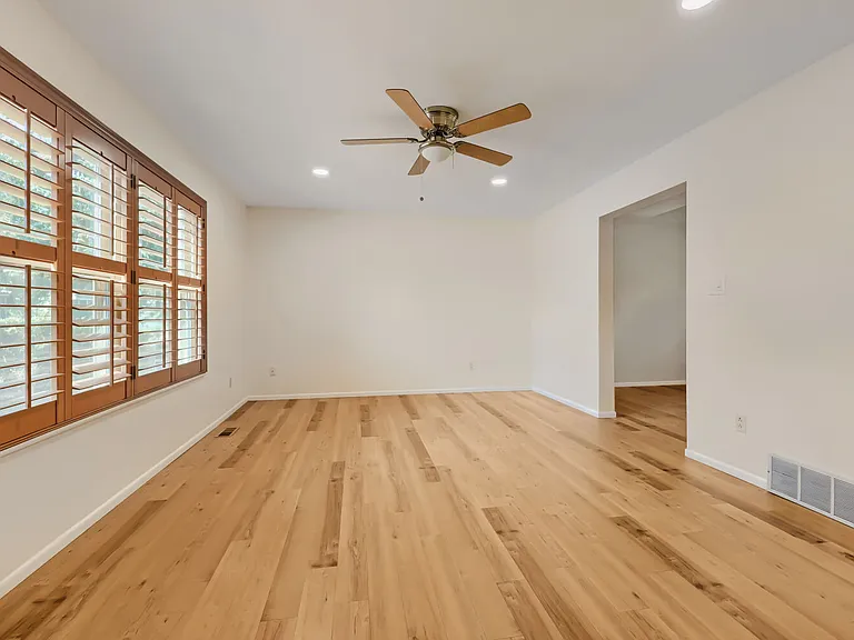 3202 Springridge Dr — Photo 3