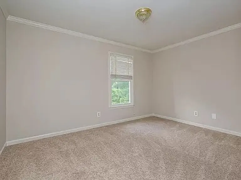 8 Conifer Sq — Photo 5