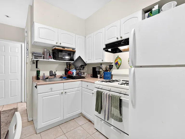 324 Monroe St #6 — Photo 1