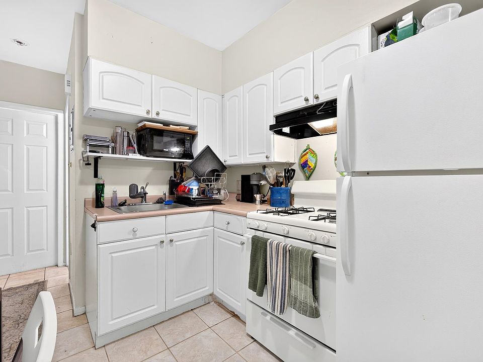 1st image of 324 Monroe St APT 6