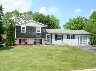 12 Cougar Cir, West Henrietta, NY 14586