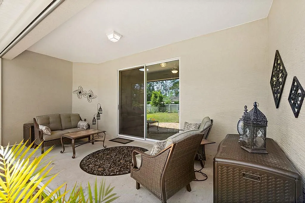 3 bed, 2.5 bath, 1832 sqft, $2,100 — Photo 1