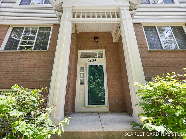 2125 W Concord Ln #2125 — Photo 2