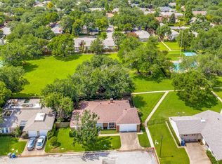 15621 Kingscrest Cir, Dallas, TX 75248