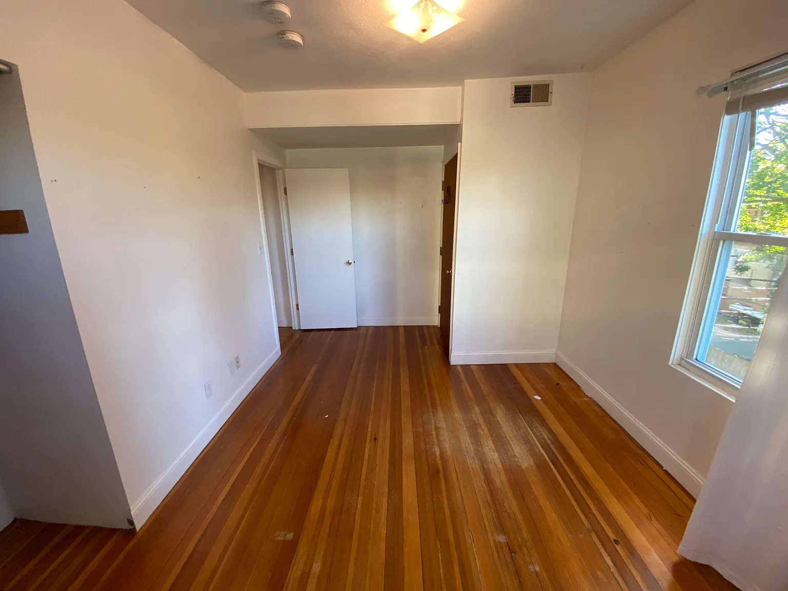 4 bed, $4,000 — Photo 4