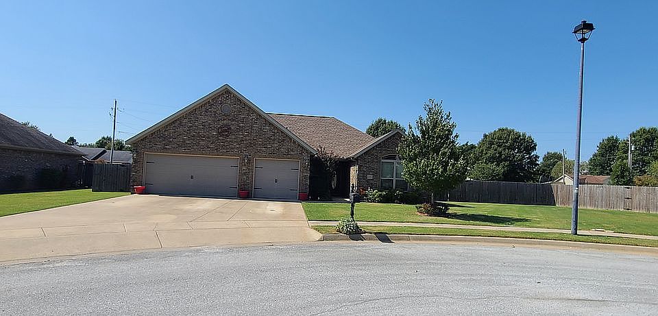 1st image of 10927 Foxglove Ln