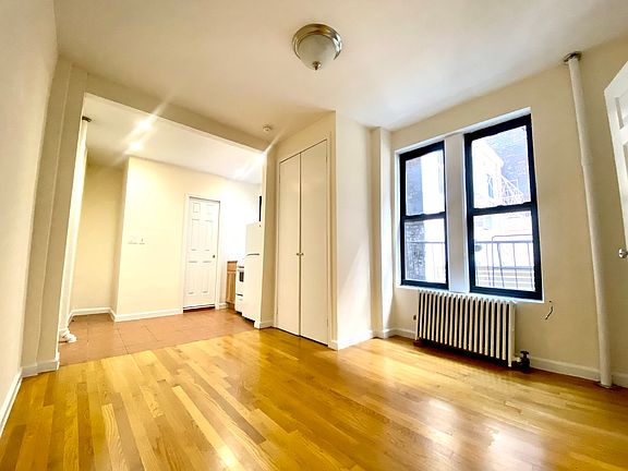 4th image of 236 E 80th St APT 11