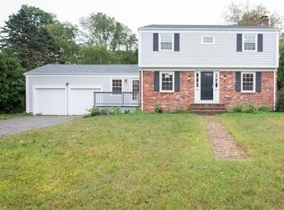 6 Echo Farm Dr, Bristol, RI 02809