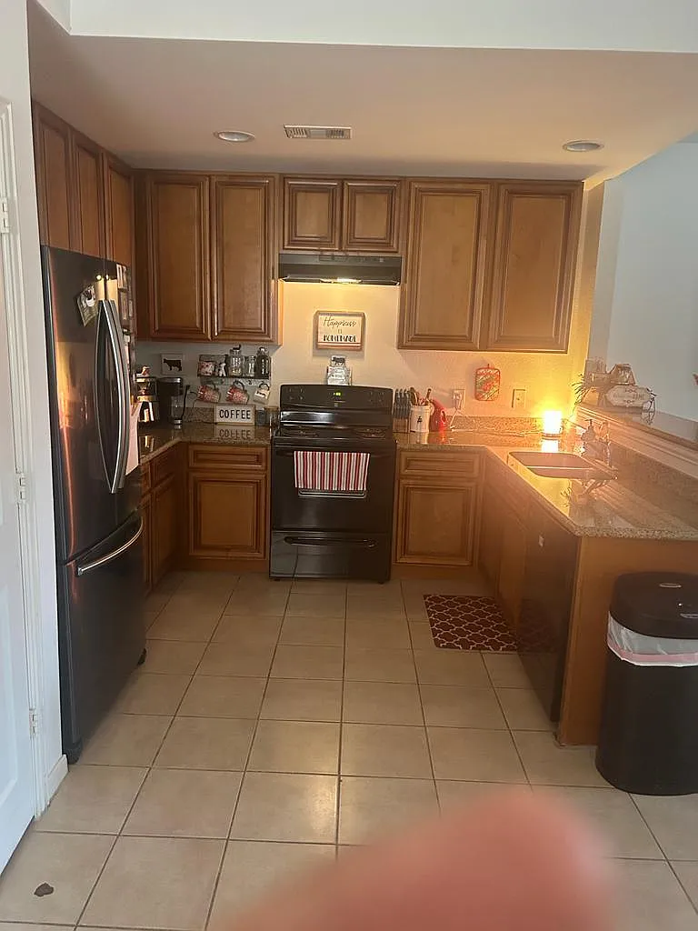 3 bed, 2.5 bath, 1833 sqft, $1,895 — Photo 3