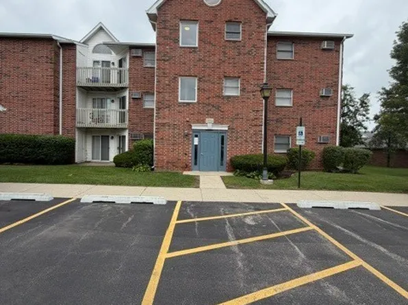 1354 Cunat Ct APT 1D, Lake In The Hills, IL 60156