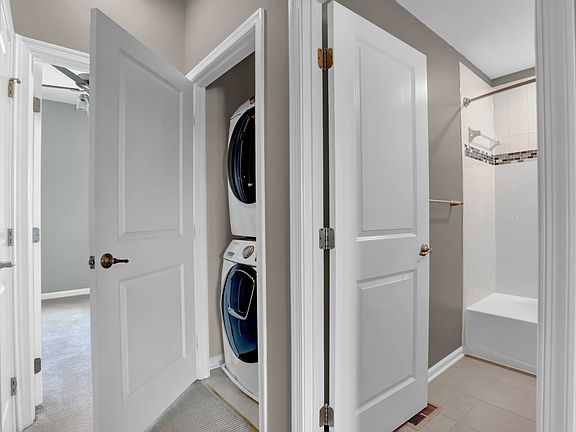 5th image of 8224 Secluded Cove Ln