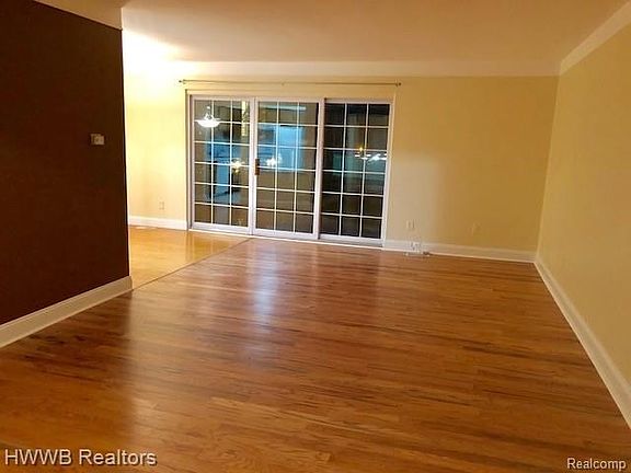 3rd image of 421 Fox Hills Dr S APT 6