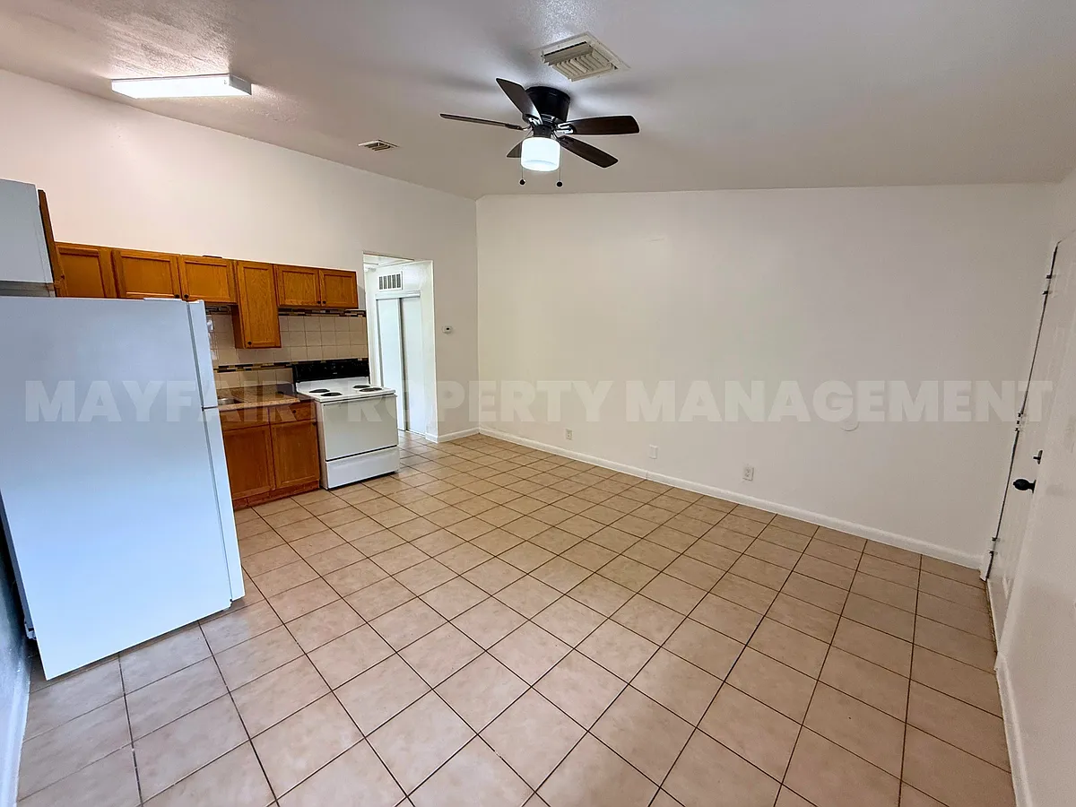 Building Photo - 2316 Monroe St #10