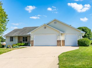 3727 Stone Ridge Dr, Janesville, WI 53548