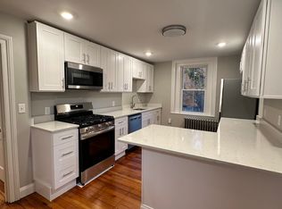 7 Argyle St APT 3, Andover, MA 01810