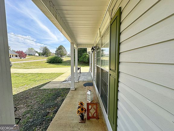 3rd image of 23 Nantucket Dr