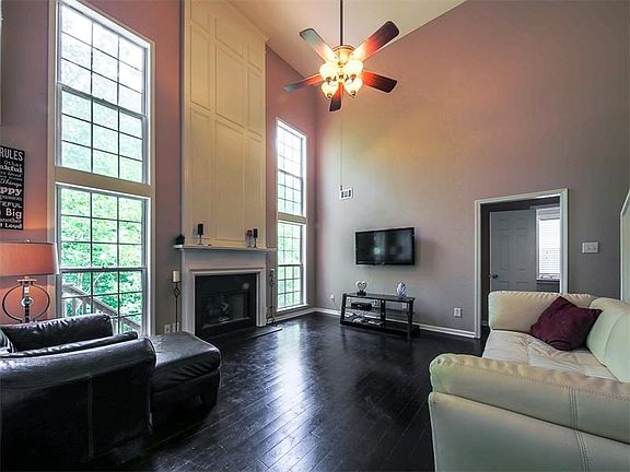 3rd image of 315 Ashland Ct