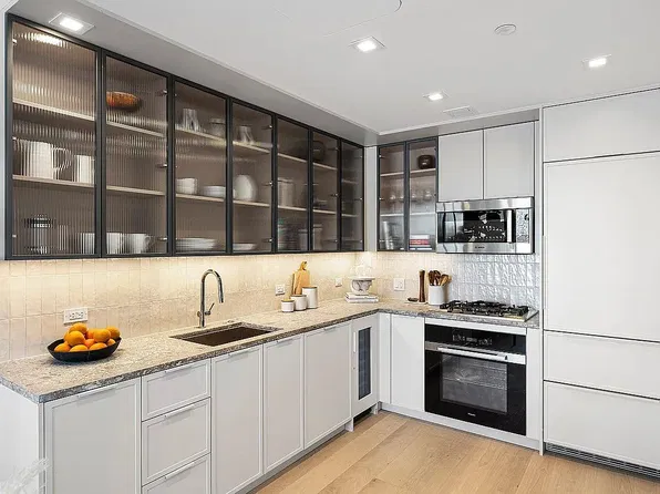 222 E Broadway #12C, New York, NY 10002