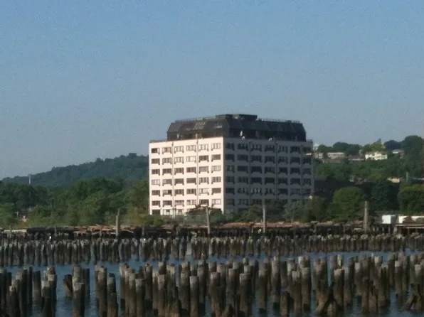 10 Bay Street Landing