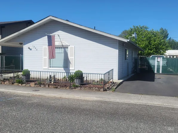 1224 9th St, Clarkston, WA 99403