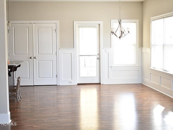5th image of 2228 Lakeside Cir