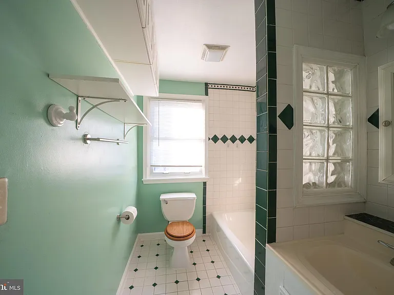 705 Eastshire Dr — Photo 20