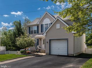 7909 Fox Run Ln, Philadelphia, PA 19111