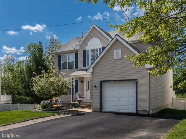 7909 Fox Run Ln, Philadelphia, PA 19111