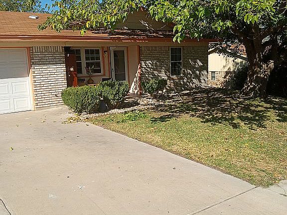 4th image of 919 Marilyn Dr