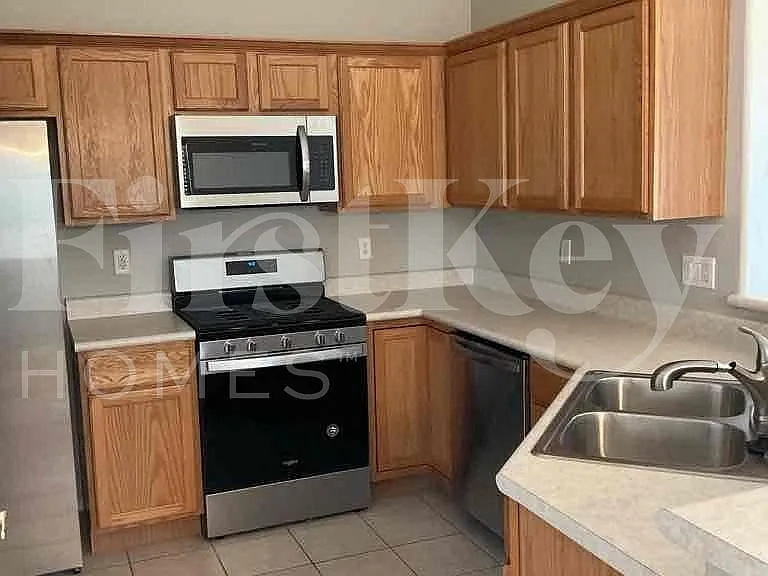 7718 W Sombrero View Ln — Photo 5
