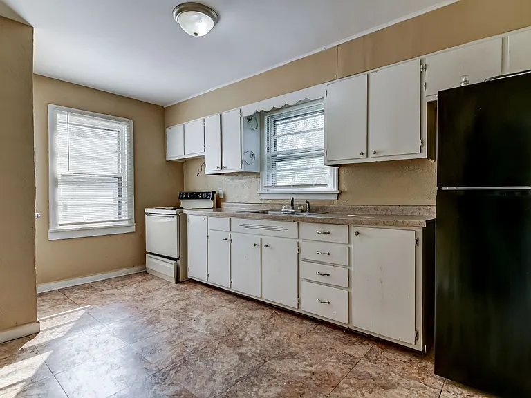 759 E Lawrence St — Photo 10