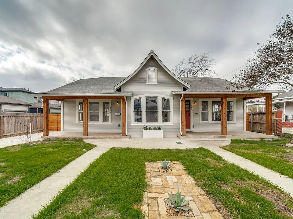 322 E Locust St