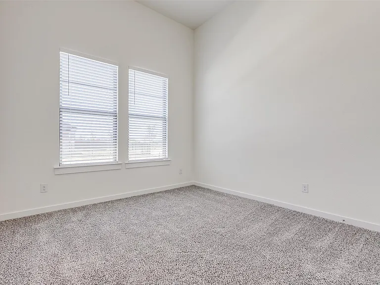 805 Fieldcrest St — Photo 6