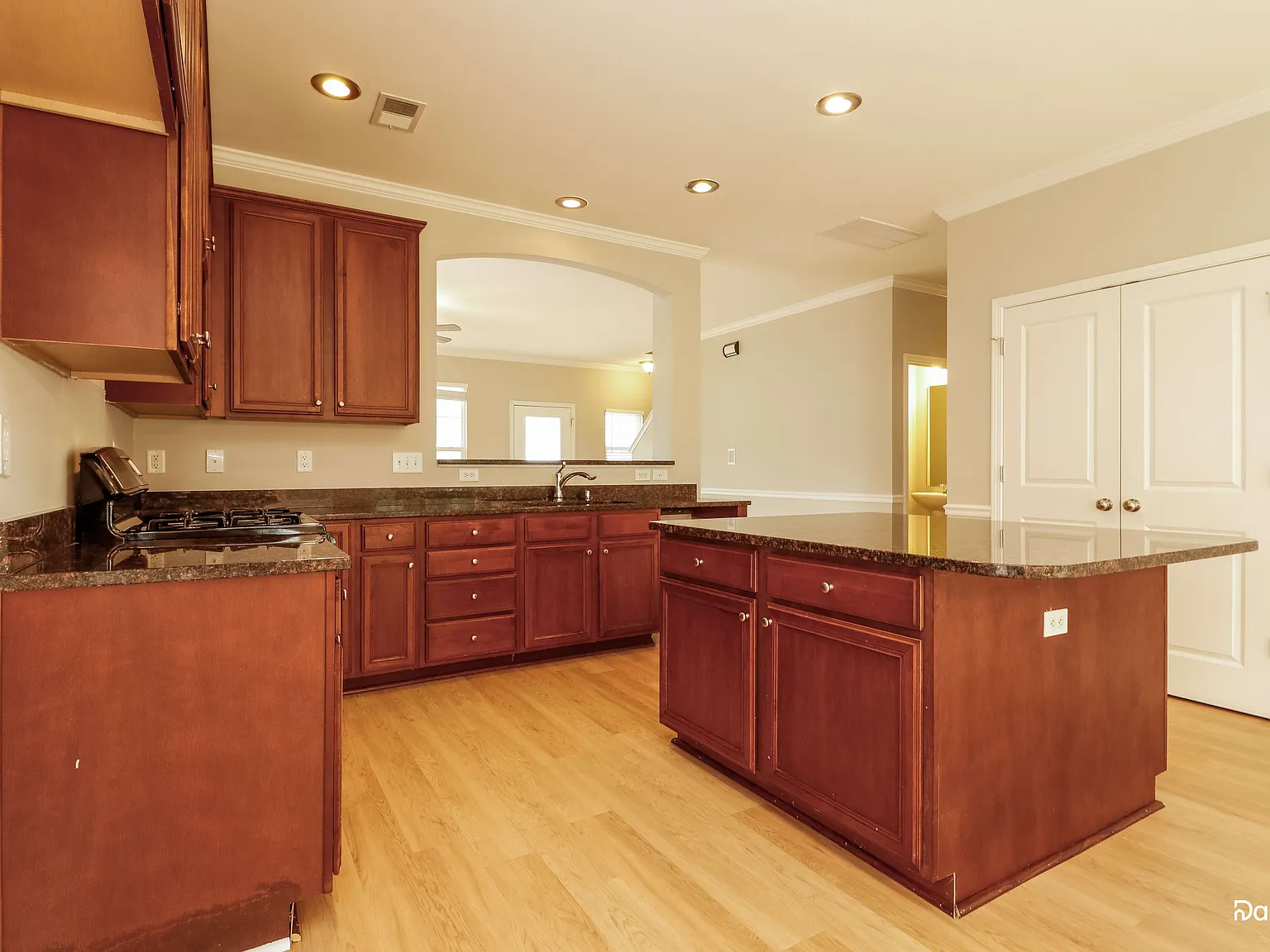 4 bed, 2.5 bath, 2365 sqft, $2,770 — Photo 3