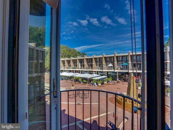 1650 Chimney House Rd #1650, Reston, VA 20190