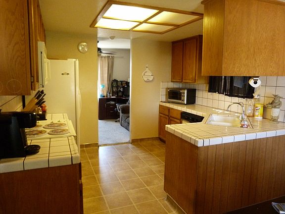 4th image of 15228 Cambridge Dr
