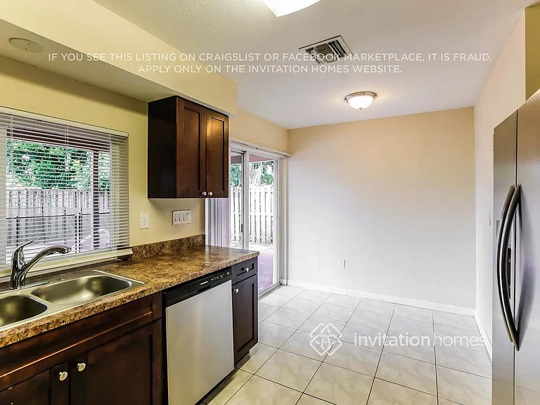 8407 NW 26th St — Photo 7