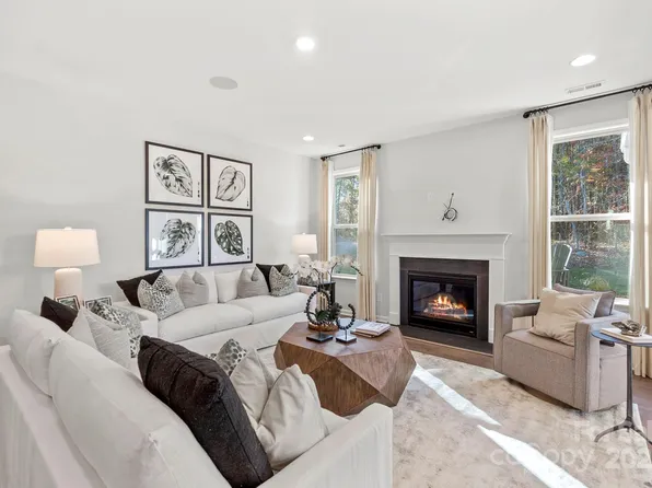 11921 Casabella Dr, Huntersville, NC 28078