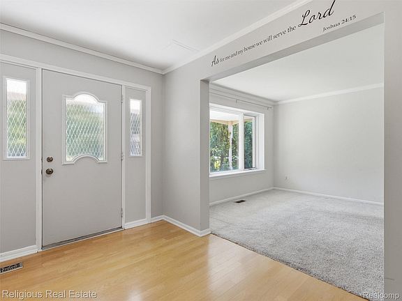 4th image of 34184 Haldane Dr