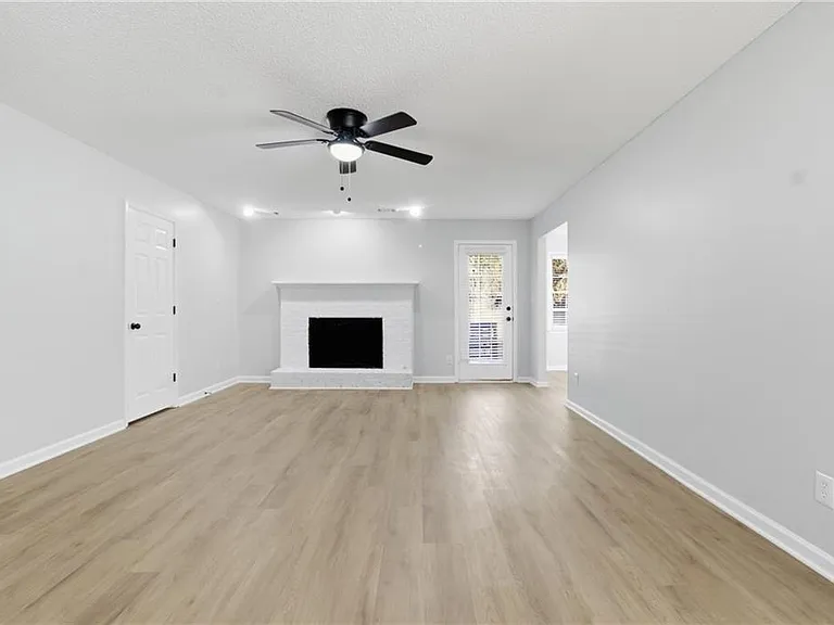 2110 Meadow View Ct — Photo 9