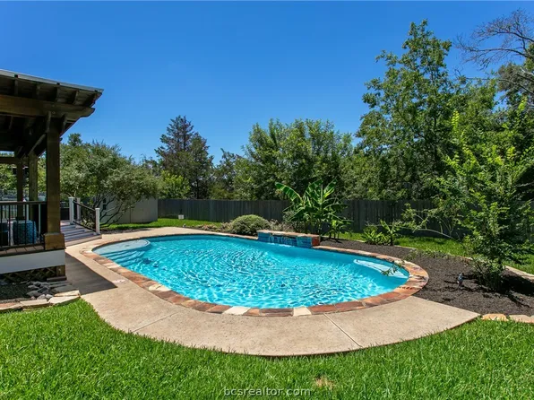 4902 Brompton Ln, Bryan, TX 77802