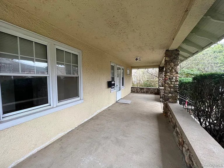 8 Bogart Ave N — Photo 3