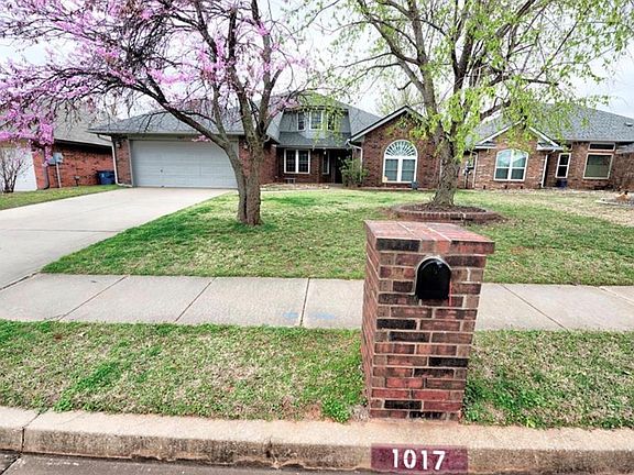 3rd image of 1017 Blue Ridge Dr