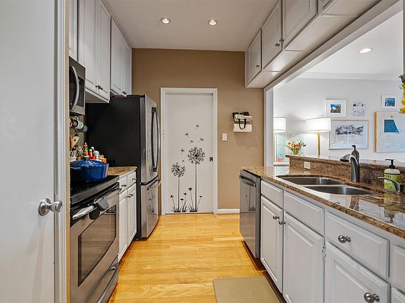 5th image of 2425 Underwood St APT 360