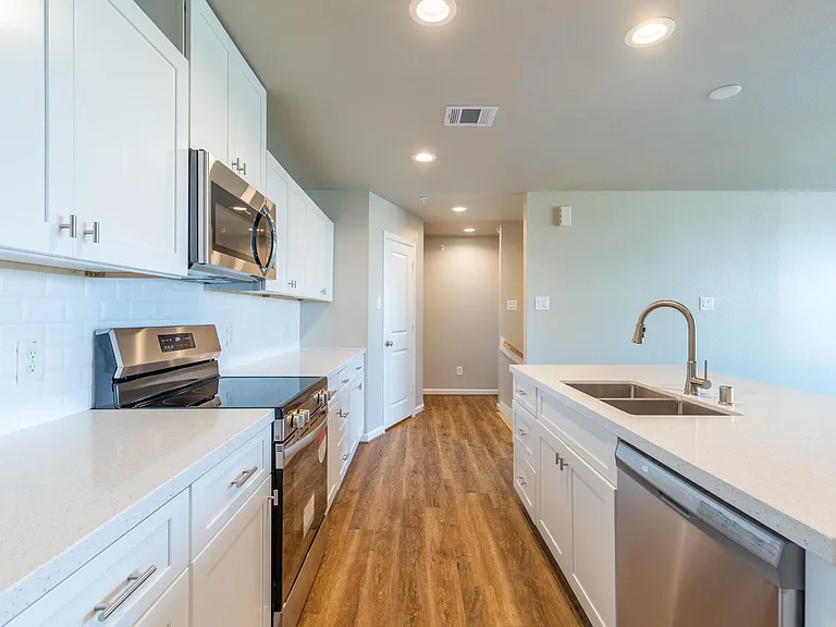219 Park Place Cir #D — Photo 10