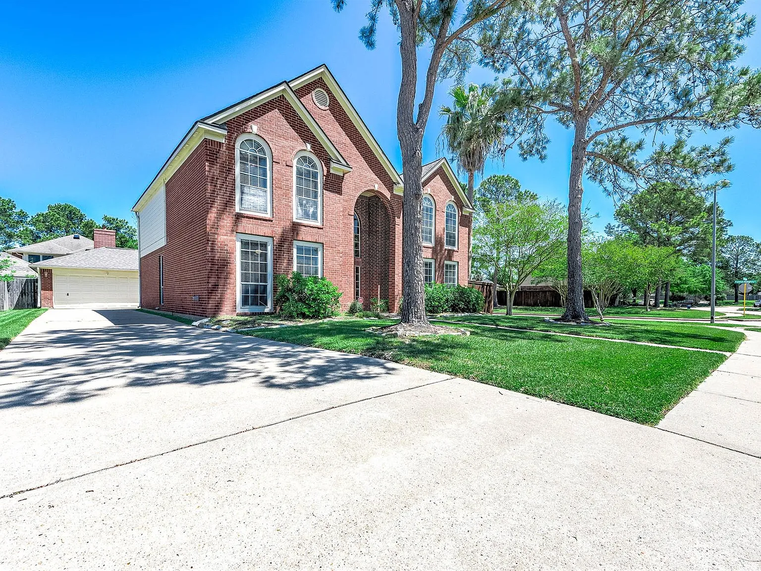 4 bed, 3.5 bath, 3303 sqft, $2,750 — Photo 2
