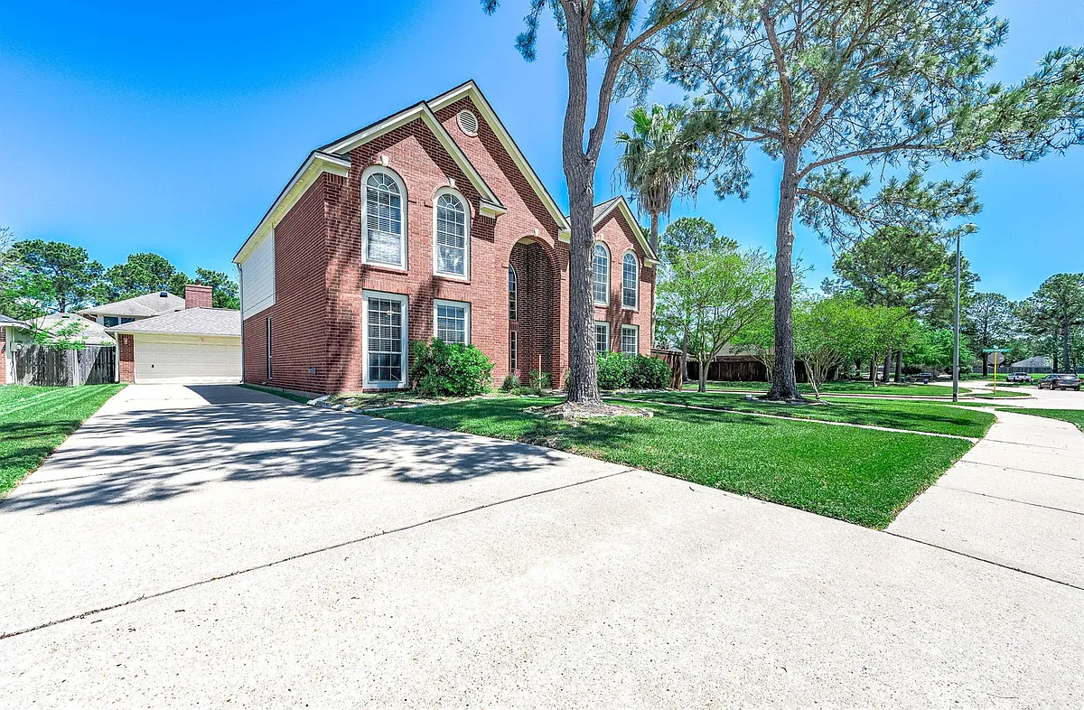 Building Photo - 7902 Feather Springs Dr